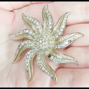 Huge vintage Kramer silver tone rhinestone Star costume brooch​​​​​​​​​